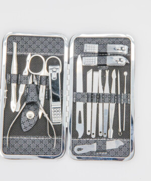 Kit manucure pédicure complet en étui compact